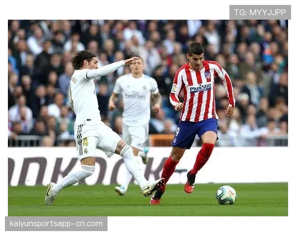 皇马4-4-2防守反击阵型成熟 维尼修斯边路速度成突击利器